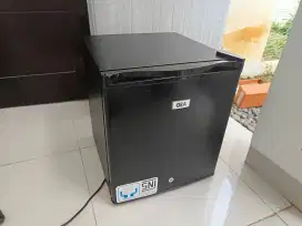Kulkas Minibar GEA 2nd bagus bersih dingin