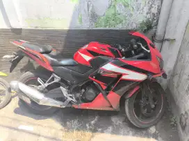 Honda CBR 150 CC Red