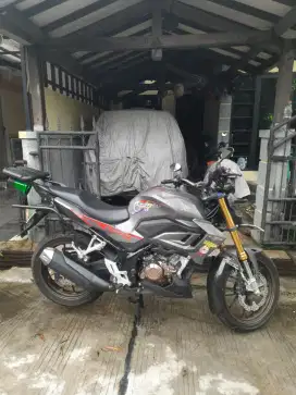 Dijual cepat Honda Cb 150R StreetFire tahun 2023 kondisi istimewa,
