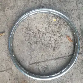 Velg motor 17x140 masih bisa dipakai