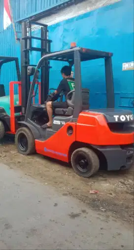 Forklift Toyota 2,5 Ton,Matic,Tiang 3 Meter,8FD25,Tahun 2017