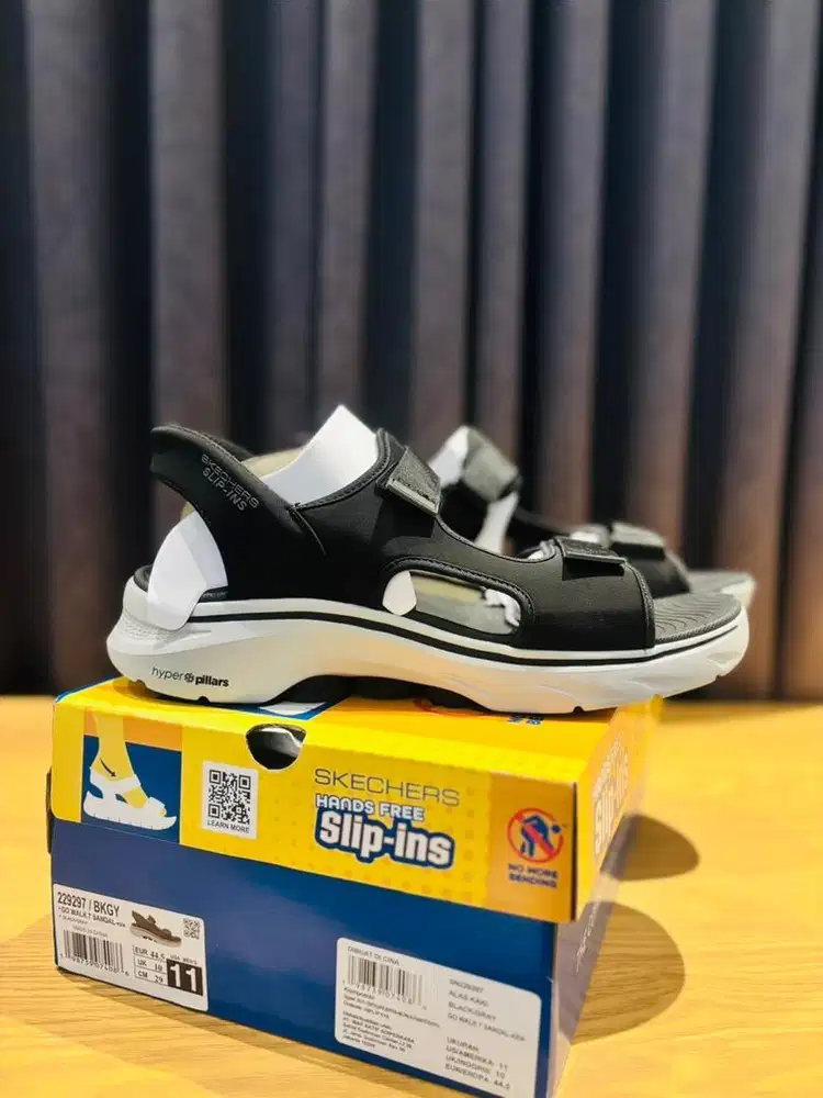 Sendal skechers pria