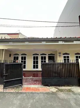 dijual rumah di Kebon Baru, Tebet, Jakarta Selatan