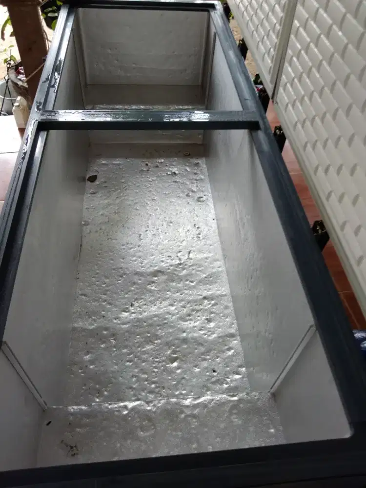 Freezer Box Besar Mesin Ganda
