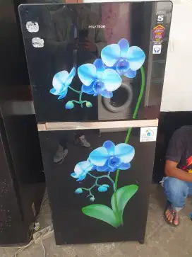 Di jual kulkas polytron 2 pintu.