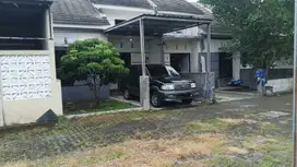 RUMAH PRIBADI TERAWAT 102 M² PERUMAHAN SIDOARJO, SHM DEKAT JALAN RAYA