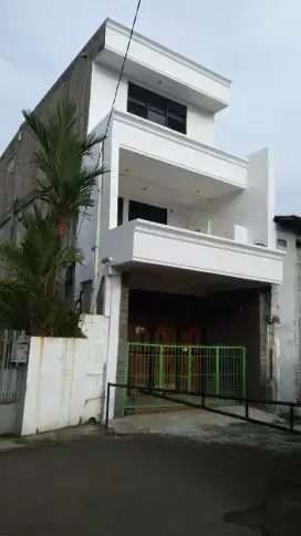 Disewa Ruko 3 Lantai daerah Psr .Anyar