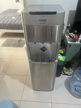 Dispenser galon bawah sanken