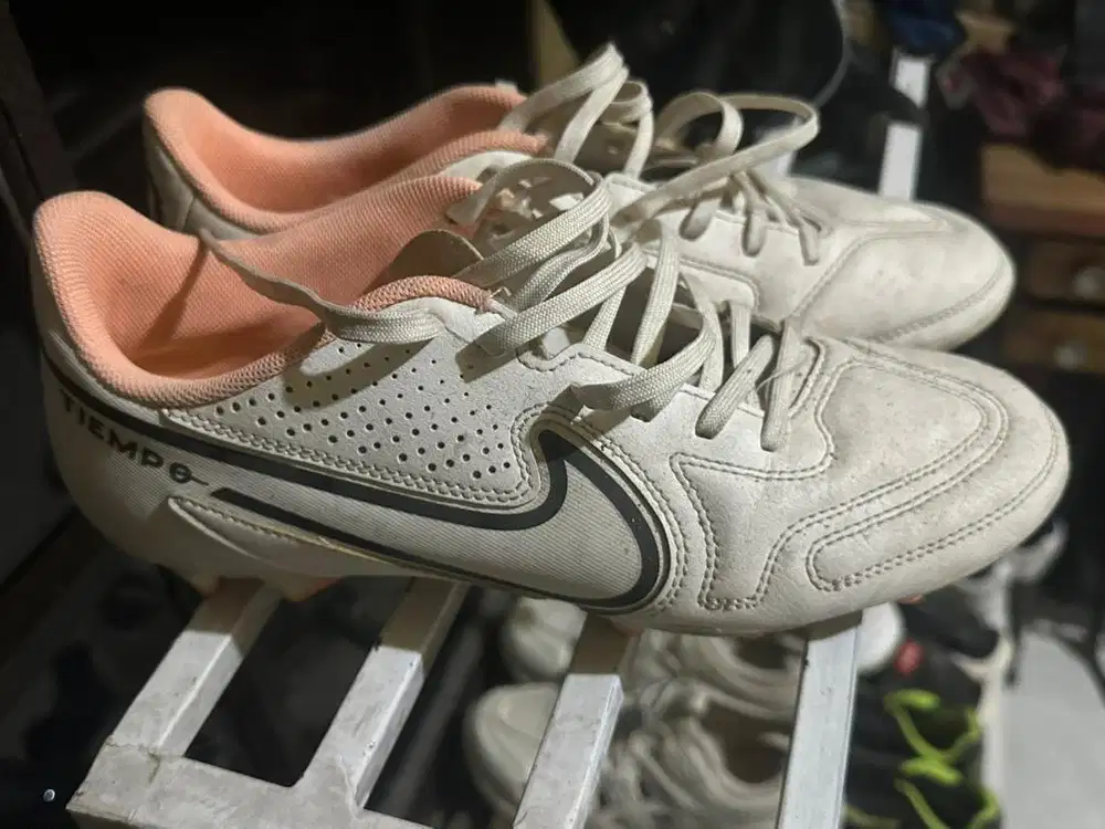 SEPATU NIKE TIEMPO