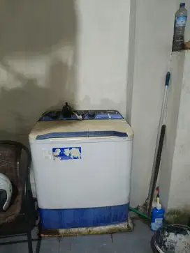 Mesin cuci aqua
