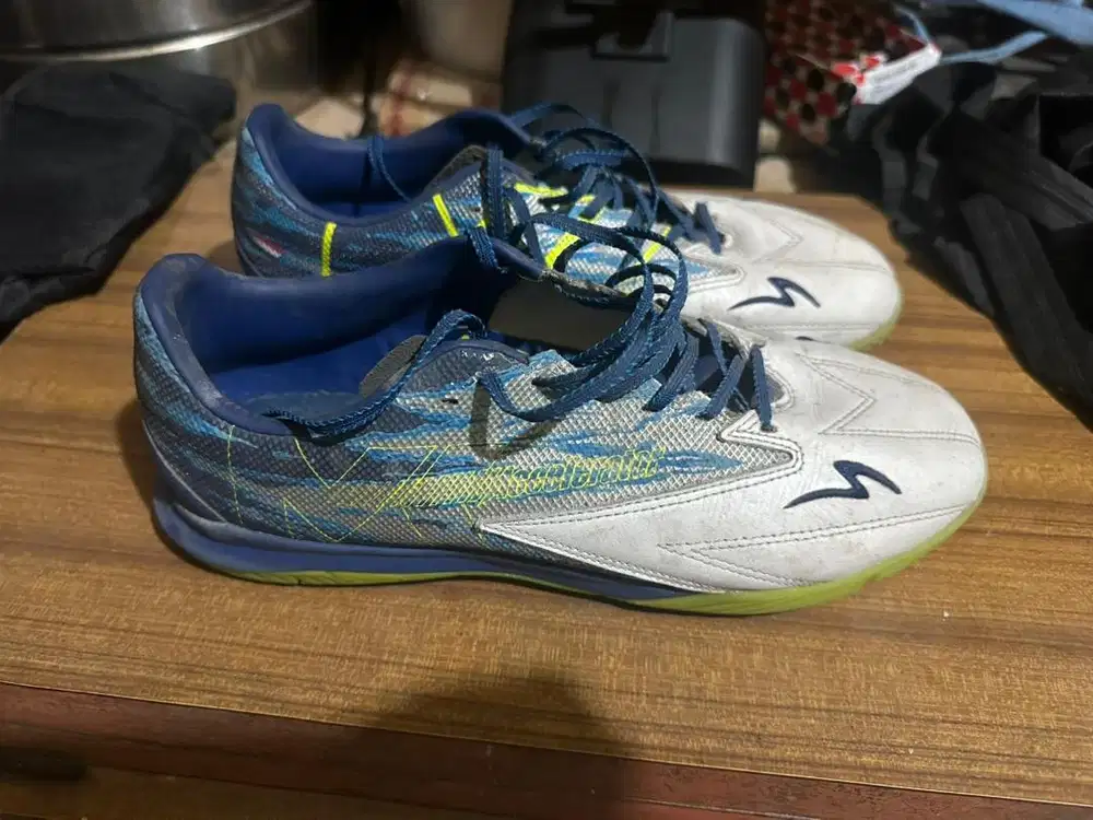 Sepatu futsal specs