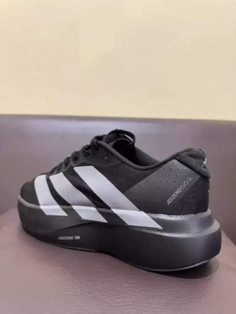Adizero (42) sport/running