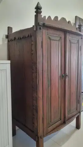lemari antik klasik jati