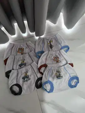 Celana pendek bayi