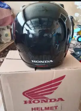 Helm bawaan motor Honda