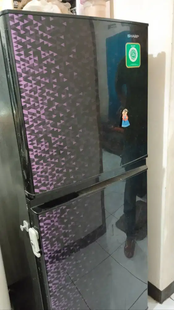Kulkas sharp bekas 2 pintu, masih bagus no minus