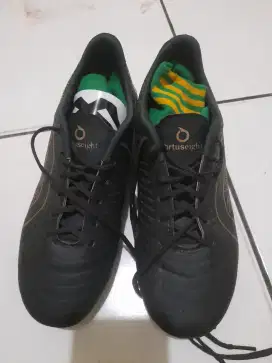 Dijual sepatu football merk ORTUSEIGHT