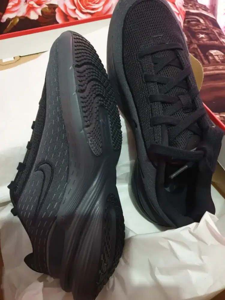 Sepatu Nike hitam