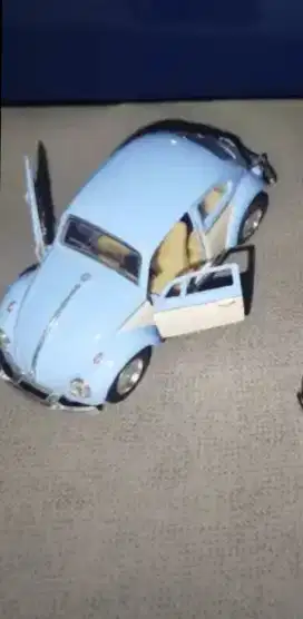 VW CLASSIC BEETLE 1967 SCALE 1:32 PRODUK KINSMART