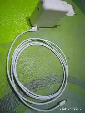 Charger laptop apple macbook type C to C 61w normal mulus