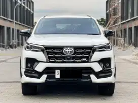 (KM 16 Rb) TOYOTA FORTUNER 2.8 VRZ GR SPORT 4X4 2022

NIK 2022,