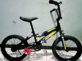 Dijual sepeda BMX SENATOR anak msih bgus ban masih tebal tinggal pakai