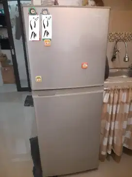 Dijual Kulkas 2 pintu merek Sharp
