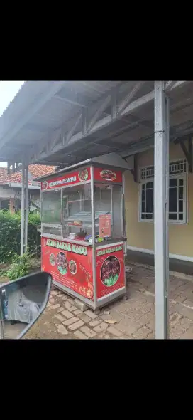 Gerobak bekas ayam bakar