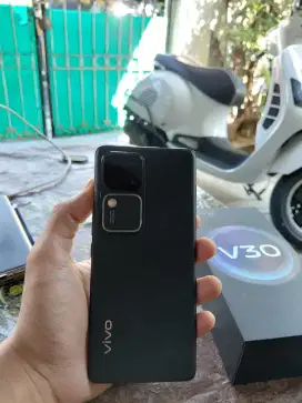 Vivo V30 5G 8/256gb resmi mulus