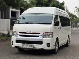 Toyota HIACE COMMUTER MT 2024