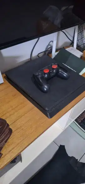 Ps 4 slim 500g like new