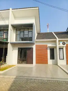 Rumah mewah 2 lantai fasilitas lengkap akses strategis Bekasi