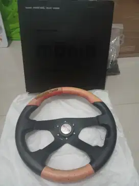 Setir racing mobil momo