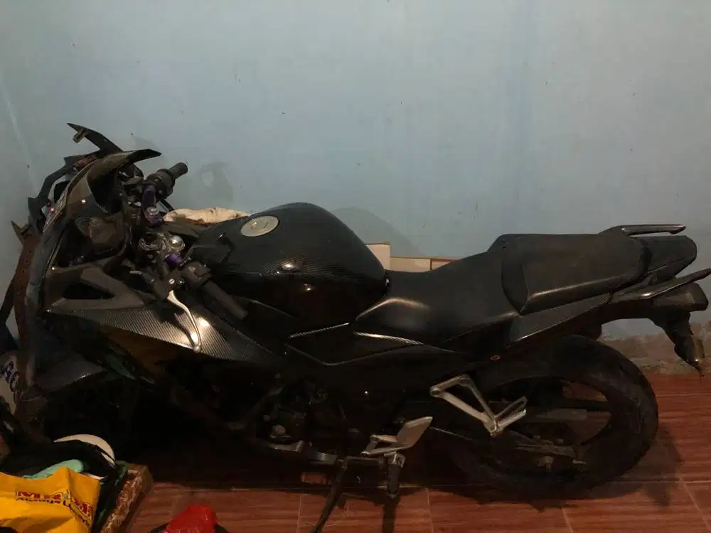 Honda CBR 150R tahun 2015