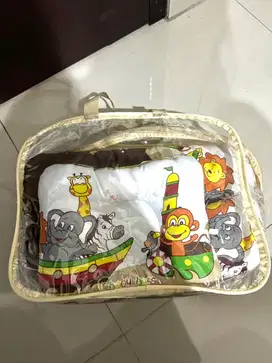 Set bantal bayi baru