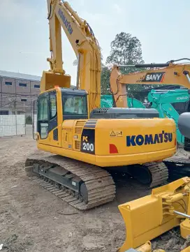 JUAL EXACAVATOR 2017 KOMATSU PC200-8MO .