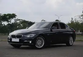 BMW 320i 2018/2019 Luxury F30 Bensin 2.0 Hitam sport
