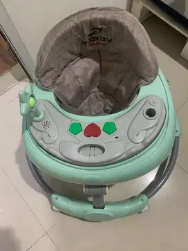 baby walker untuk latihan jalan bayi