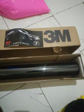 Kaca film sisa pemasangan