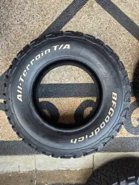 Ban BFG BFGoodrich AT KO3 Super like new! 225/70/16