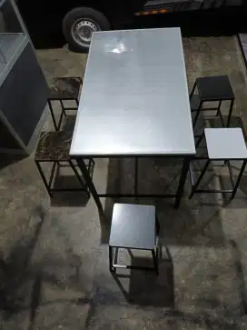 Jual meja dari besi lengkap dengan kusennya