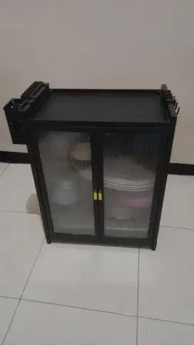 Dijual Lemari Piring, Mangkok, Gelas, Sendok Dan Garpu
