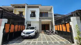DIJUAL RUMAH 2 LANTAI LOKASI SANGAT STRATEGIS DI JAGAKARSA JAKSEL