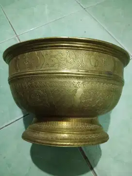 BOKOR ANTIK KUNINGAN SARI
