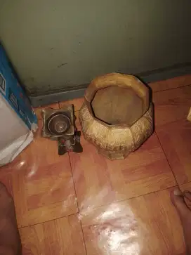 Pajangan keramik dan Kuningan
