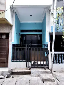 DIJUAL CEPAT RUMAH CANTIK RASA APARTEMEN DI JOHAR BARU JAKARTA PUSAT