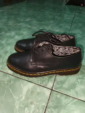 Sepatu pantofel