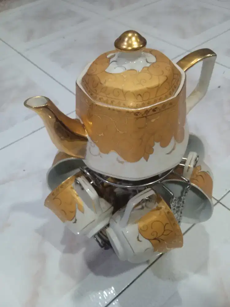 Satu set gelas cantik untuk tamu