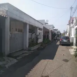 Disewakan rumah area jl jakarta. Dekat Kiara Artha park