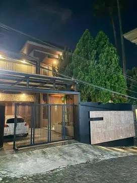 Rumah Mewah Banyumanik Dekat Undip Tembalang  Full Kolam Renang